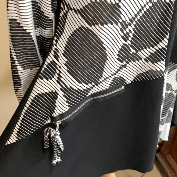Ali Miles black and white tunic, Small - Picture 2 of 5